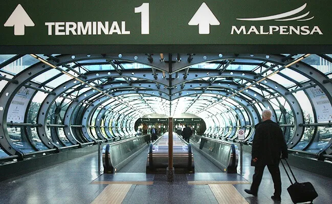 Malpensa Milano Havalimanı. Terminal 1 çıkışı