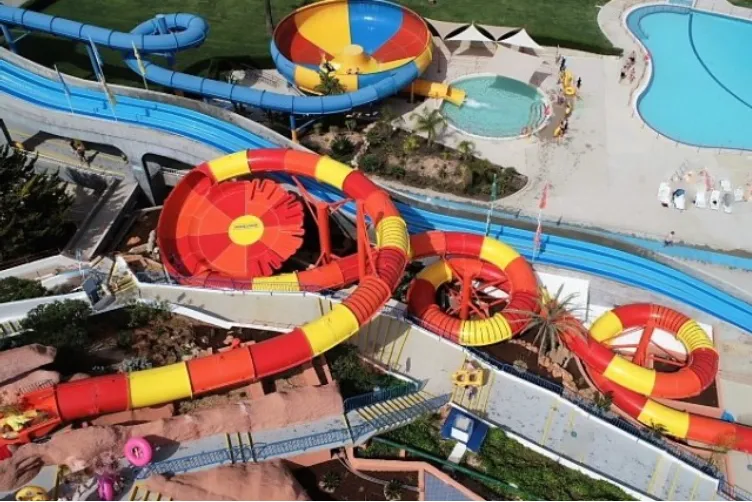 Slide & Splash'taki eğlence parkı atraksiyonları