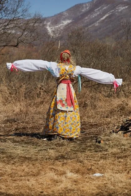 Polonya'da Maslenitsa sırasında bir kukla yakıldı.